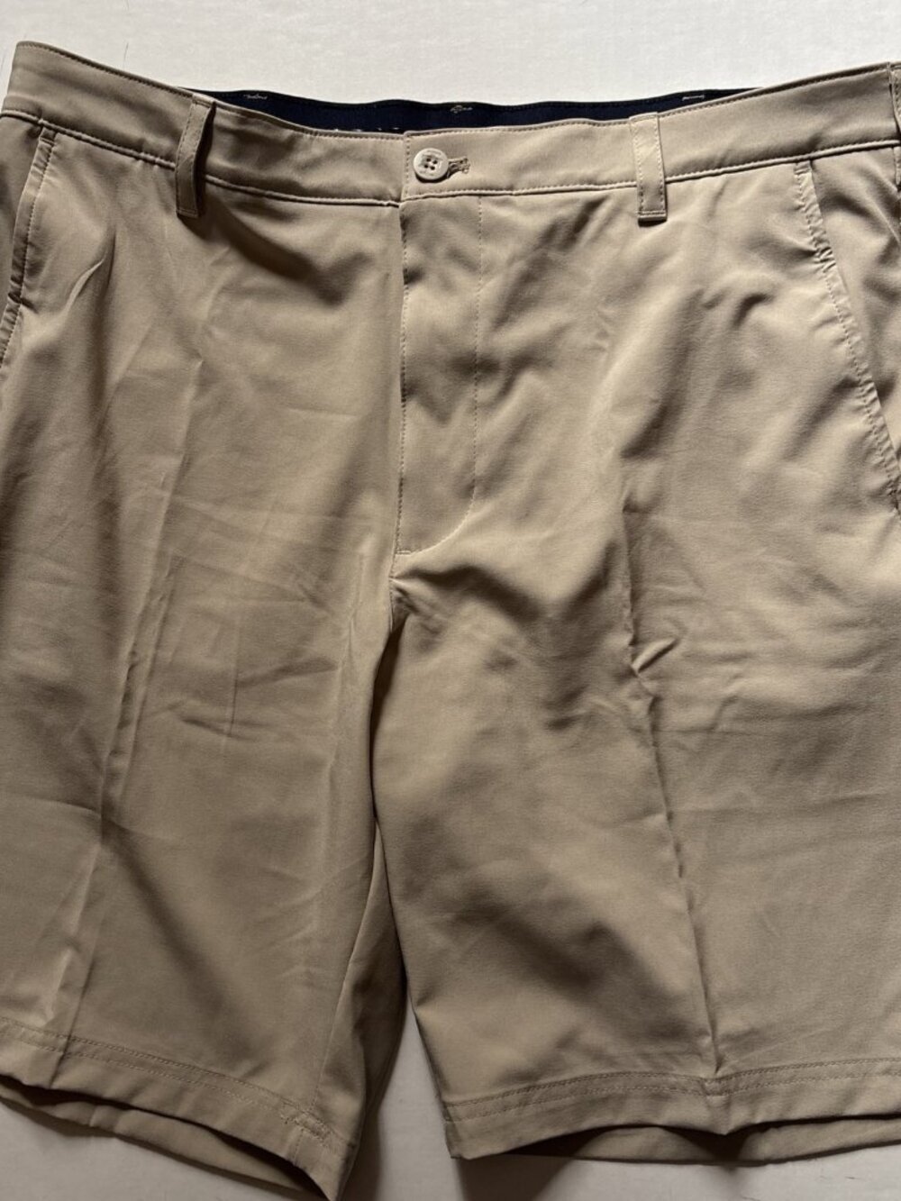 IZOD Golf Shorts Men’s Size 36 Beige Performance Lightweight Zip Pockets Casual